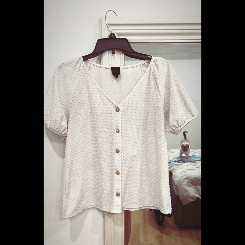 White button detailed top